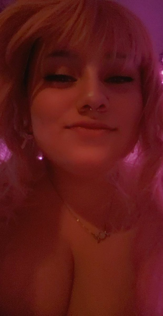 PixieOnlyfans's tweet photo. Hi! I'm Pixie, I'm 18 years old 😊💖 I am 5'2, plus size, a Pisces, your switch, dominatrix, sub, and kawaii queen all in one! I can't wait to have some good fun with you all!! My Only Fans is https://t.co/bK77TjvRE1 Ty so much for supporting me!!!~~ 💖💕⭐🌽 https://t.co/Dqm8ov7GaO