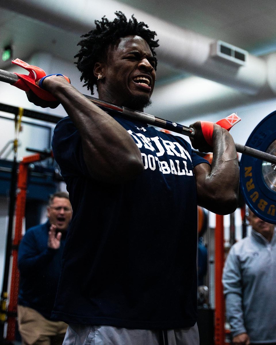 AuburnFootball's tweet photo. No shortcuts to shine! 😤

#WarEagle | #AuburnMade https://t.co/PZgDyuvjp1