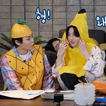 🍊🍌

#DOYOUNG #김도엉 #JUNKYU #김준규 #트레저 #TREASURE #TREASUREfanart <a href="/treasuremembers/">TREASURE</a>
