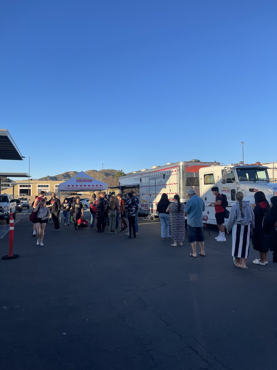 It is not to late to head down to school for In n Out ♥️