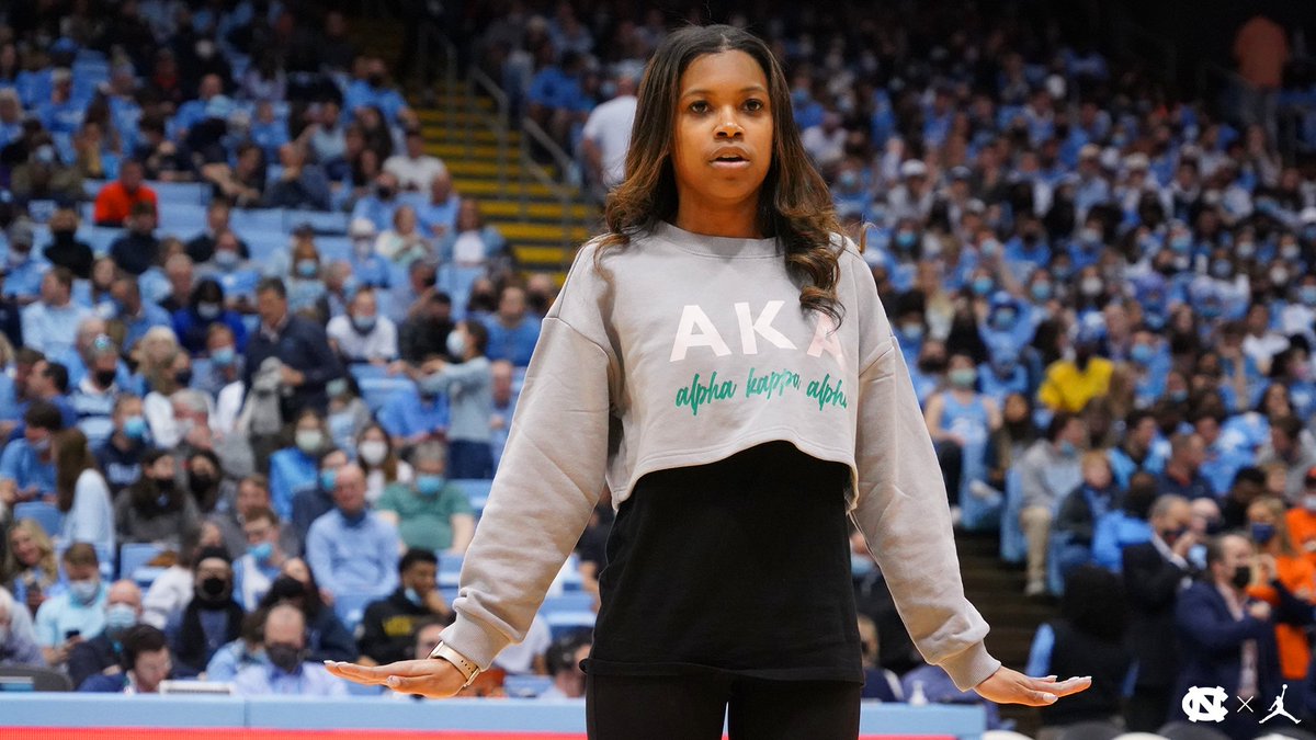 Thank you to <a href="/ThetaPiAKA/">UNC AKAs</a> for their halftime performance at tonight's game! 👏👏👏