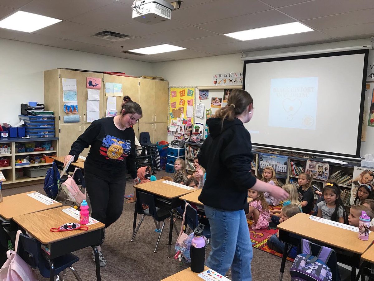 bashaffa's tweet image. Seniors taught kindergarten students about the importance of bees for agriculture by reading “Show Me the Honey.” #drsuess @CTECUSD @bashabearnation