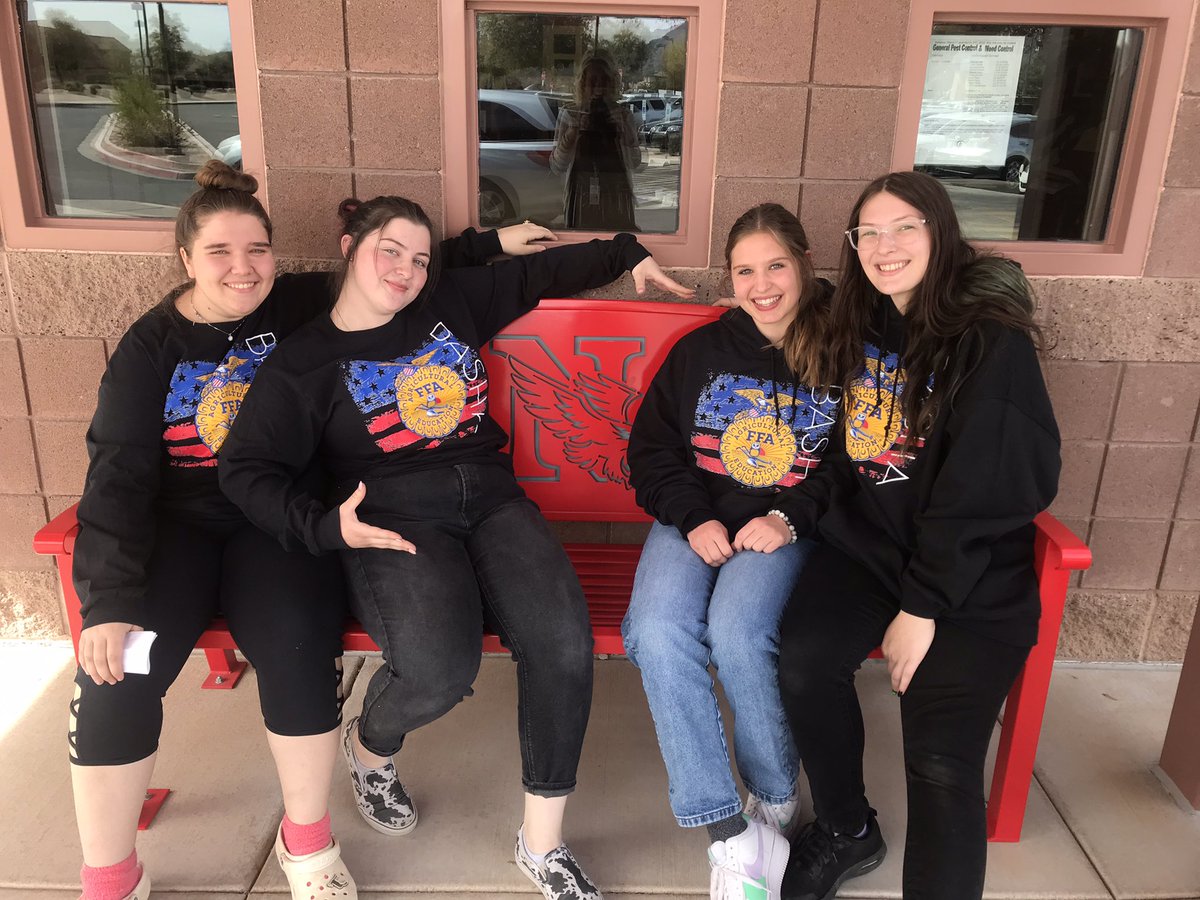 bashaffa's tweet image. Seniors taught kindergarten students about the importance of bees for agriculture by reading “Show Me the Honey.” #drsuess @CTECUSD @bashabearnation