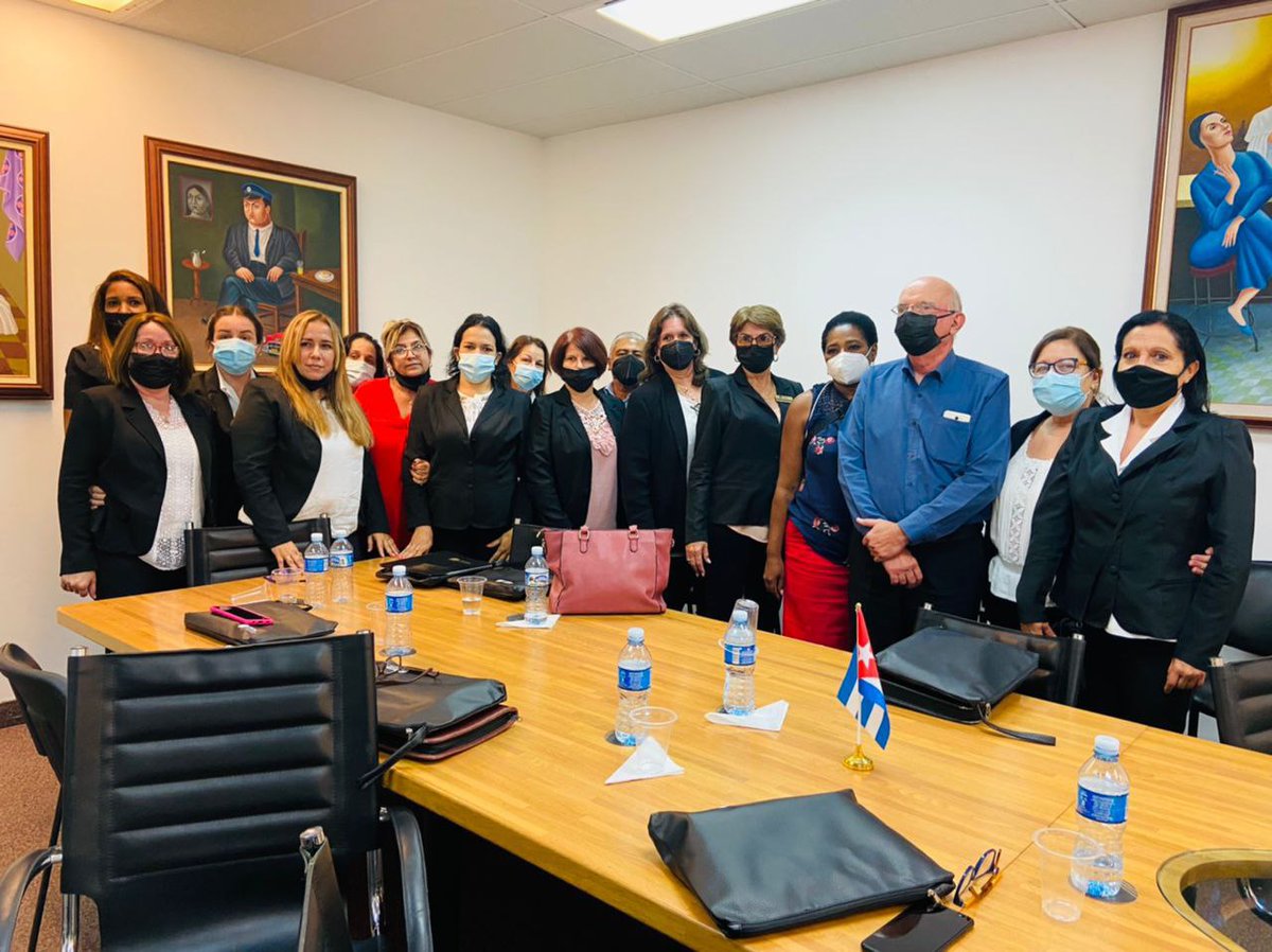❗ En la mañana de hoy, tuvo lugar la Reunión de Trabajo del @BicsaCuba correspondiente al período de 2️⃣0️⃣2️⃣1️⃣ con la visita de la Ministra Presidente de <a href="/BancoCentralCub/">Banco Central de Cuba</a> <a href="/marta_wilson/">Marta Wilson González</a> y el Vicepresidente Primero <a href="/mayobrebcc/">Mayobre</a>.
#SistemaBancario #BancariosCubanos
