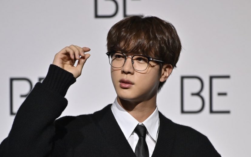 Bts jin dispatch. Бтс участники джин. Джин бтс 2022. Bts kim seok jin 2020. Kim seok jin.