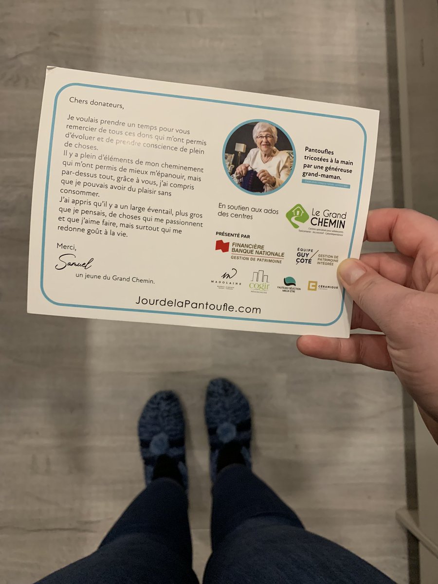 SarahBigras's tweet photo. Merci à la mamie de Brossard pour ces belles pantoufles! Soutenez vous aussi le @GrandChemin, en achetant une paire de pantoufle pour financer des activités pour les jeunes en thérapie pour lutter contre leur toxicomanie. #Jourdelapantoufle #selfeet https://t.co/uOlpaGXOQa