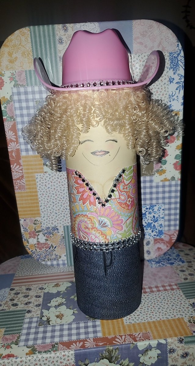 MsBBish's tweet photo. For Rylan's biography in a can for school she chose her favorite person @DollyParton! Inside of the can is 10 different facts about Dolly that Ry has learned from lots of books, movies and of course songs about Dolly's life.
@dollyslibrary @DollyParton @Dollywood https://t.co/JybbggbLk5