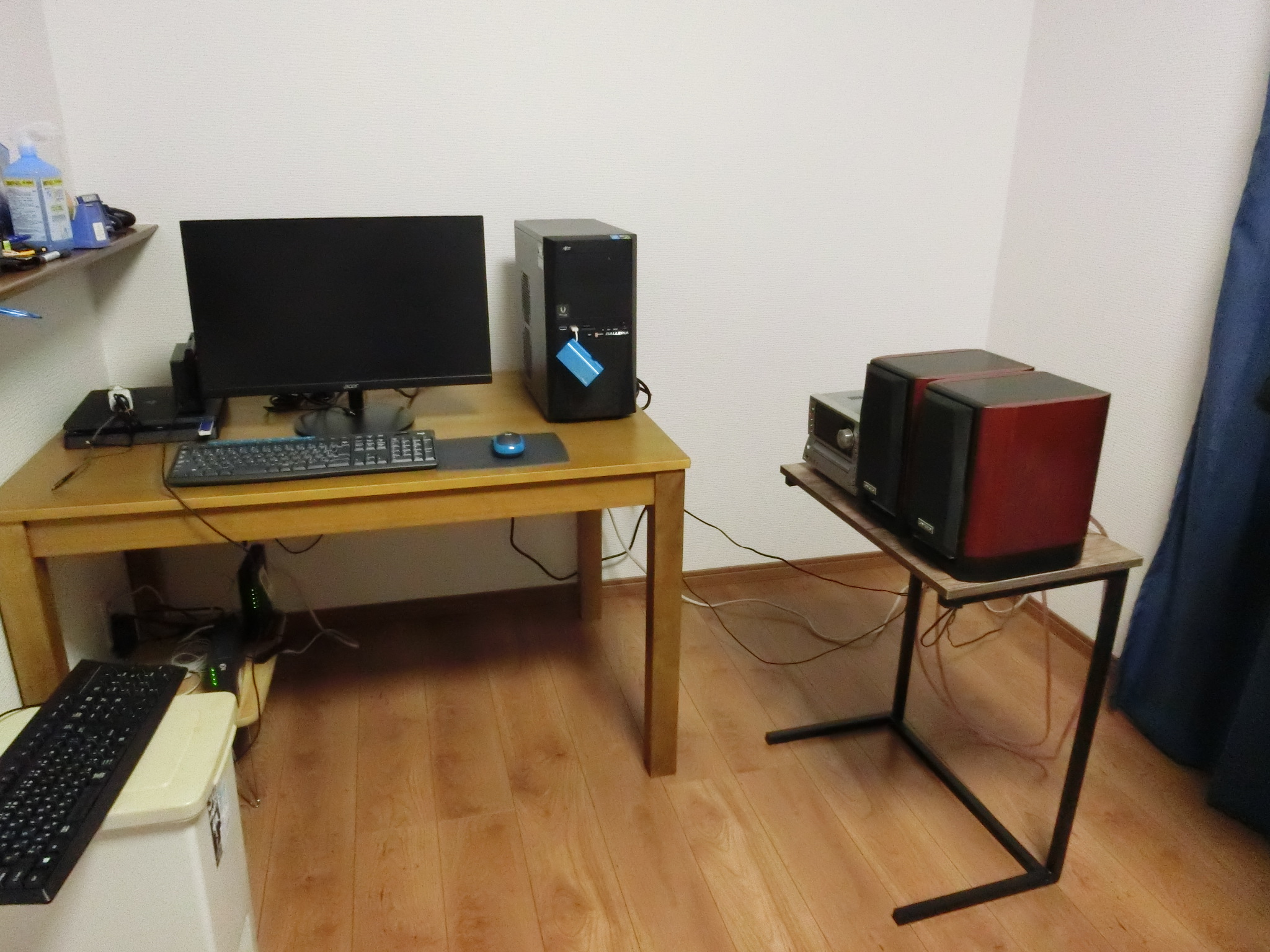 準 ミニマムに生きる 今までpc台として使っていたダイニングテーブルをジモティで譲り受けて頂ける方が見つかったので手放します 使い方に合った作業用デスクを今後購入するつもり 一日一捨 ミニマリスト シンプルライフ 断捨離 T Co