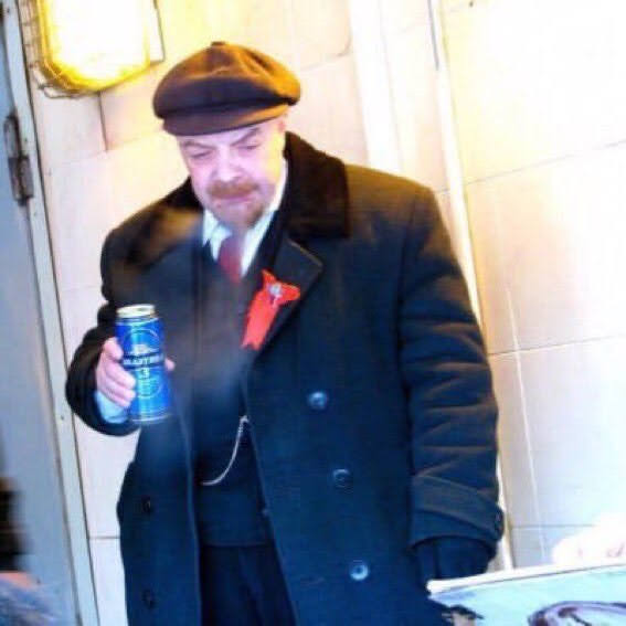 Ленина пивная. Смешной Ленин. Ленин пьет пиво. Смешные фотографии Ленина.