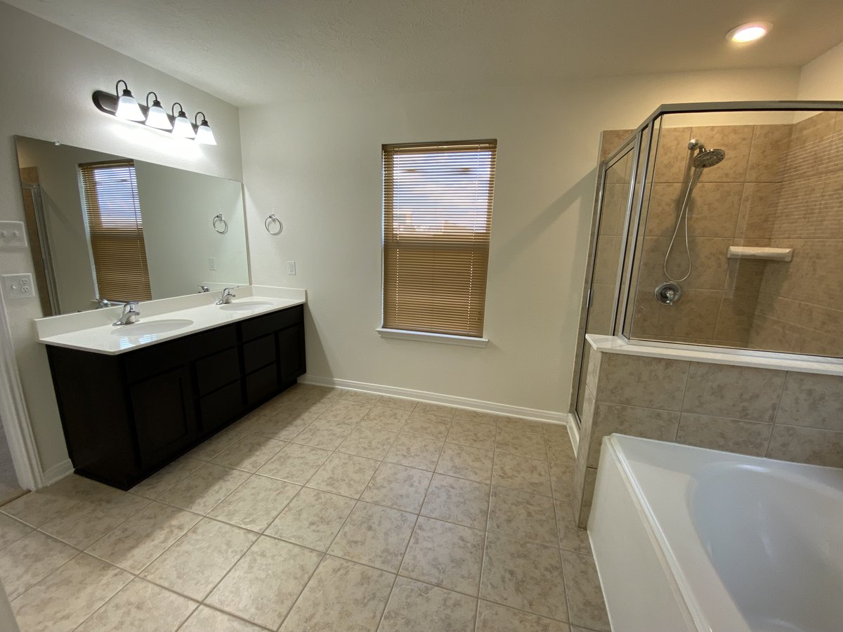 jccarpio's tweet photo. RECENTLY SOLD 🏡This amazing 3 bedroom, 2 ½ bathroom Houston home was recently sold by the JC Carpio Real Estate Team. We are grateful that the owner entrusted our team to help them with the sale of their home. Ready to sell your home? 
📲956-212-2805
📧juan@rgvpropertysearch.com https://t.co/c6ZA7MGap1