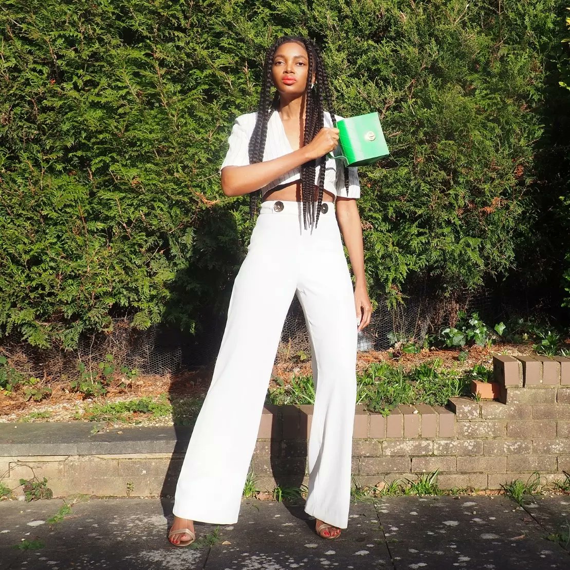 MoQueenOfficial's tweet photo. 🎇GREEN ENVY🎇💚
More from @londonfashionweek 
Would you wear Green or Traditional Black 🔥🔥🔥
#MoQueen https://t.co/FYBTv8AiA3