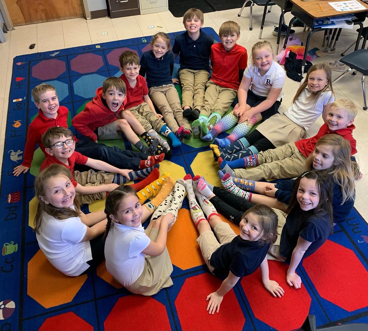 RossvilleAcad's tweet photo. Started off Dr. Seuss week with Silly Sock Day! #readacrossamerica https://t.co/Ab42J0QWeY