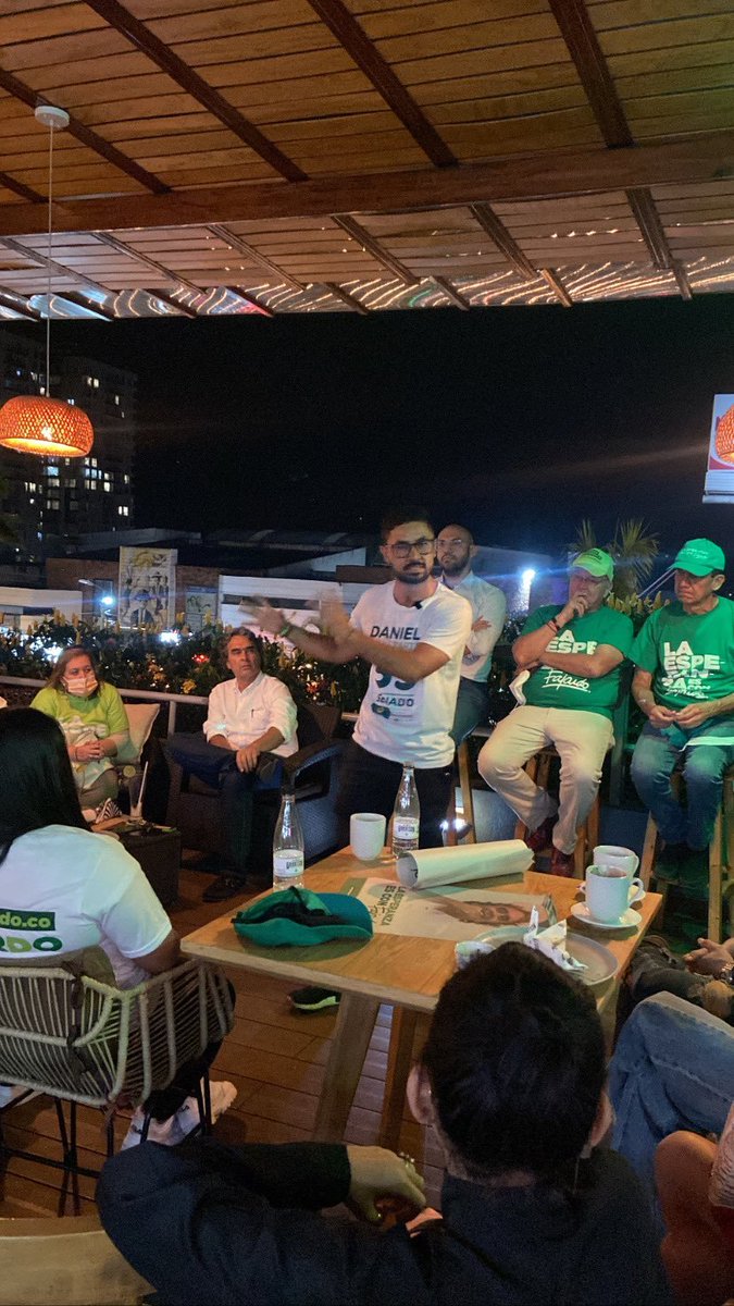 Daniel_Zarta's tweet photo. A esta hora comparto un rato de dialogo bien agradable en la ciudad de Ibagué junto a @sergio_fajardo y @CiudadanoTolima. Vamos llegando a la meta y es vital escucharnos para llegar juntos y fortalecidos este próximo 13 de marzo. #LaEsperanzaEsConFajardo y al Senado #EsConDaniel https://t.co/rgAs1wJYkL