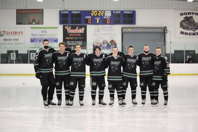 💚🏒Congrats to our Seniors!! 🏒💚

Liam Anastasia *
Dillion Benoit   *
Mark DeGirolamo *
Kyle Oakley *
Ryan Doherty 
Brayden Purtell 
Aiden Fennessey
Alex Fennessey
Kevin Deasy