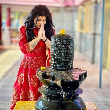 Vaishalionline's tweet photo. அனைவருக்கும் மஹா சிவராத்திரி நல்வாழ்த்துக்கள்.💐 
ஹர ஹர மஹா தேவா ஓம் நமசிவாய 🙏🙏🚩🚩 https://t.co/m1TsdXDbNz