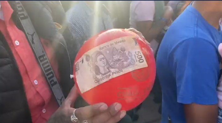 <a href="/SandraCuevas_/">Sandra Cuevas</a> Alcaldesa, no pude atrapar ninguna pelota con los 500 pesos porque estoy en silla de ruedas.

Será que mañana vaya a repartír más? O hasta su próxima audiencia en el reclusorio?
