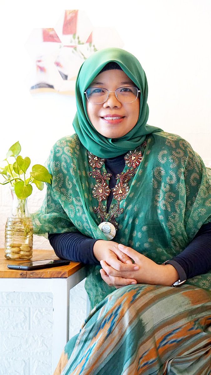 KonJenMakassar's tweet photo. Today on #ZeroDiscriminationDay we celebrate the work of Sunarti Sain, Chief Editor of Radar Selatan in Bulukumba. With the support of #AIPJ2, Sunarti is using the media to educate readers on the prevention of gender-based violence and importance of community support for victims. https://t.co/j8Sl16Bi6F