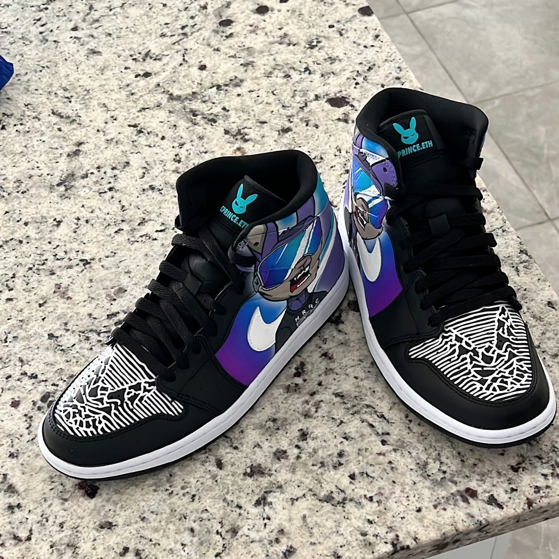 <a href="/Princeleechin/">Crypto Prince</a> these go crazy 🔥

🎨 <a href="/andr3wtl/">Andrew Lewis</a> crushed it again 🙌 #MRRC #customkicks