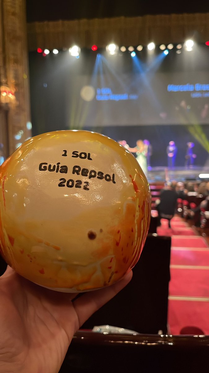 Señoras y señores…todos los días sale el Sol…GRACIAS a nuestro equipo, clientes, proveedores, familia, amigos y enormemente agradecidos a <a href="/GuiaRepsol/">guiarepsol</a> por lo inesperado de este reconocimiento!!! Gracias…seguimos!!!! ☀️