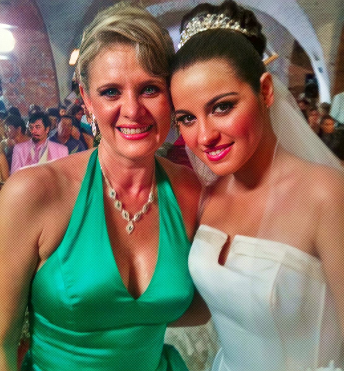 SenhoraOrozco's tweet photo. Quem diria que eu veria a minha querida Maria, no altar com o meu quase filho Max, mas sempre tive uma conexão muito forte com você, desde que nos conhecemos. Me orgulho muito da sua força de caráter e da sua dignidade. Você também é como se fosse a minha filha. Amo você. ❤ https://t.co/varMpC0W1B