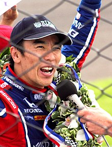 IndyF1Verse's tweet photo. TAKUMA SATO VENCE O GRANDE PRÊMIO DE LONG BEACH!

O piloto japonês da @McDonaldsIndyV vem em um início de ano fantástico, e vence sua segunda corrida no ano e é mais líder do que nunca! Graham Rahal (@RahalF1v) vem logo em seguida,  e Scott Dixon (@AjFoytF1V) fecha o pódio! https://t.co/1GFjiBbbZW