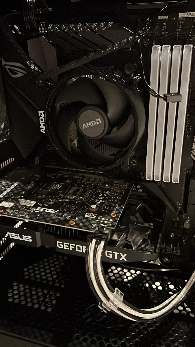 fossum_joakim's tweet photo. Seems like i have to buy a new PC, Because it came alot of WATER in it😭 Stream will be down for some few days i will be doing some IRL Streams and PS5 Streams. Im sorry guys🥲 #RIPPC #twitch #twitchstreamer #SupportSmallStreams https://t.co/lqZfMSrPRy