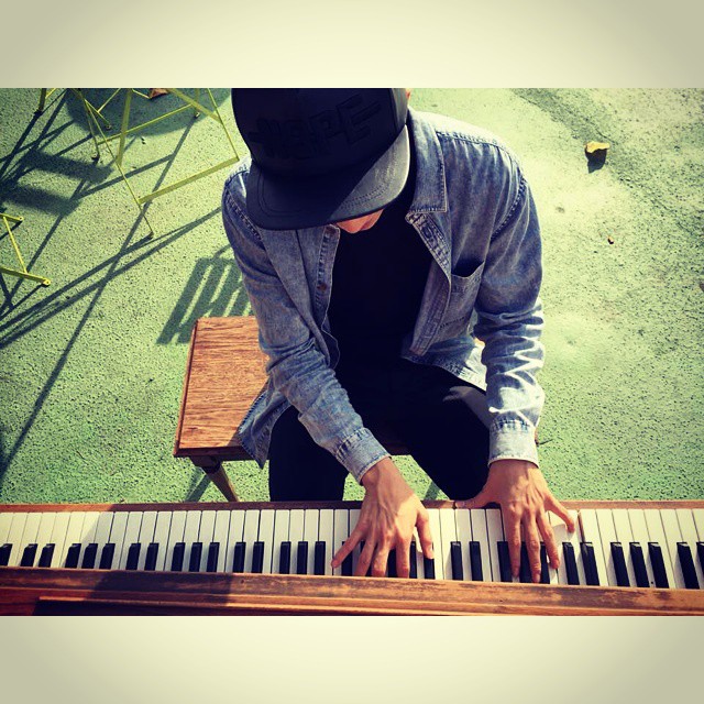 0430yesir's tweet photo. 우영이 그 시절 인별 사진 되게 이쁜거 많아 https://t.co/Yq9FU8IBgQ