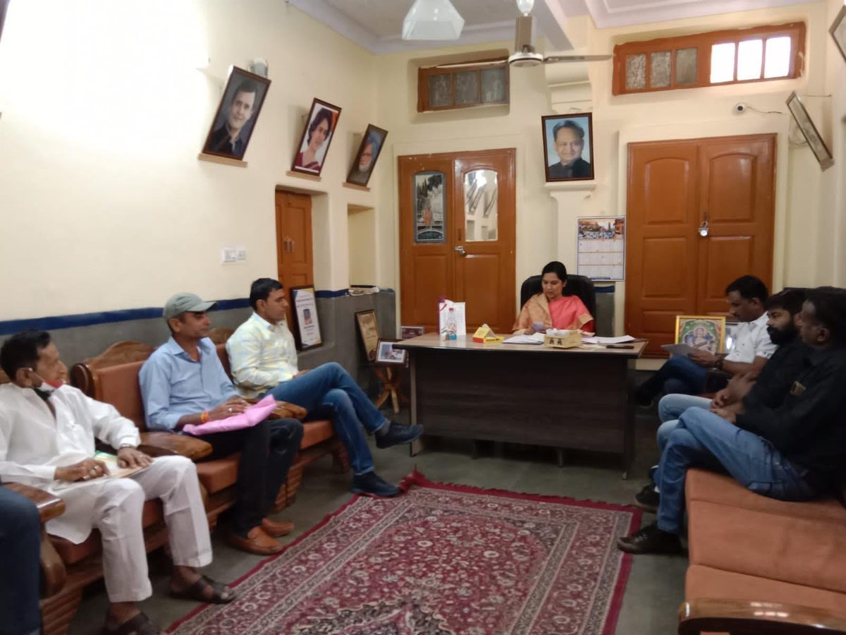 Manishapanwar02's tweet photo. #जनसुनवाई
कार्यालय में सभी आगंतुकों से मुलाकात करी... https://t.co/VUf1jFuYFp