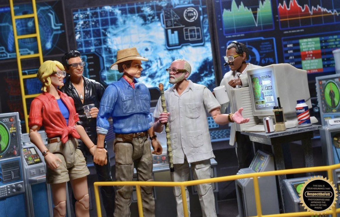 We admit this diorama (“Cave HQ”) was designed with a certain billionaire vigilante in mind, but we love when people also use our background environments in new and unique ways like this shot by “respectthefett.” Check out more cool shots on our Instagram instagram.com/dioramaprints/