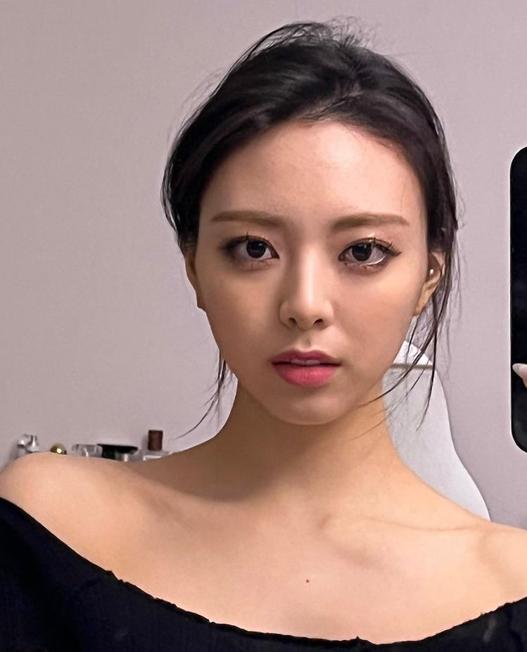 ⠀⠀ ⠀⠀⠀⠀ 

⠀⠀⠀⠀⠀⠀⠀ ⠀𝗁𝗲𝗒!  𝘀𝗆𝗂𝗅𝖾  𝖿𝗈𝗋 * :)
⠀⠀⠀⠀⠀ ⠀   ⠀チ ── 𝗍𝗵𝖾 𝗰𝖺𝗆ɘ̲𝗋𝖺
⠀⠀⠀ ⠀⠀⠀  ⠀ 
⠀⠀ ⠀⠀⠀⠀