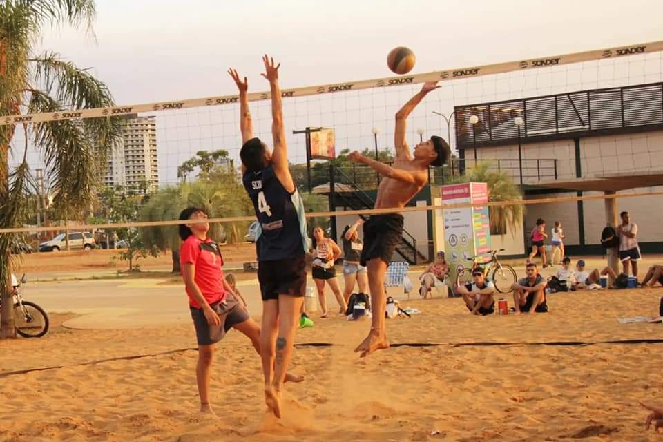 🏐 En el Balneario El Brete, se realizó el 2do Torneo Promocional de Beach Volley. Se jugaron dos jornadas donde se disputaron las categorías femenino promocional, masculino promocional y mixto competitivo.
#PosadasLindaDeNuevo 
#PosadasDeportiva 
#PosadasLindaEnVerano