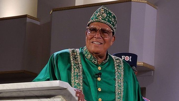 Revelation10v7's tweet photo. "17"-page Letter from #TheChrist to His Son.
"17" Years in the Nation, Min. @LouisFarrakhan is sat in the Messenger's Seat...BY THE MESSENGER!
"17"-Sept-1985; Minister Farrakhan's #VisionExperience on #TheWHEEL.
#FARRAKHAN #TheSwanSong
#SavioursDay2022
2+2+7+2+0+2+2 = "17" https://t.co/QGK5swcSdn