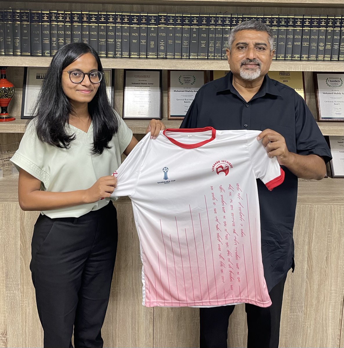SandALLPmv's tweet photo. Today we had the pleasure of hosting our founding Managing Partner @AhmedMuizzu to handover team jerseys to #IjuraaeeIuthiraazFC and #CourtFatloonFC.  #BandaaraCup2020 @BandaaraClubAGO https://t.co/VtOq8R5qEF