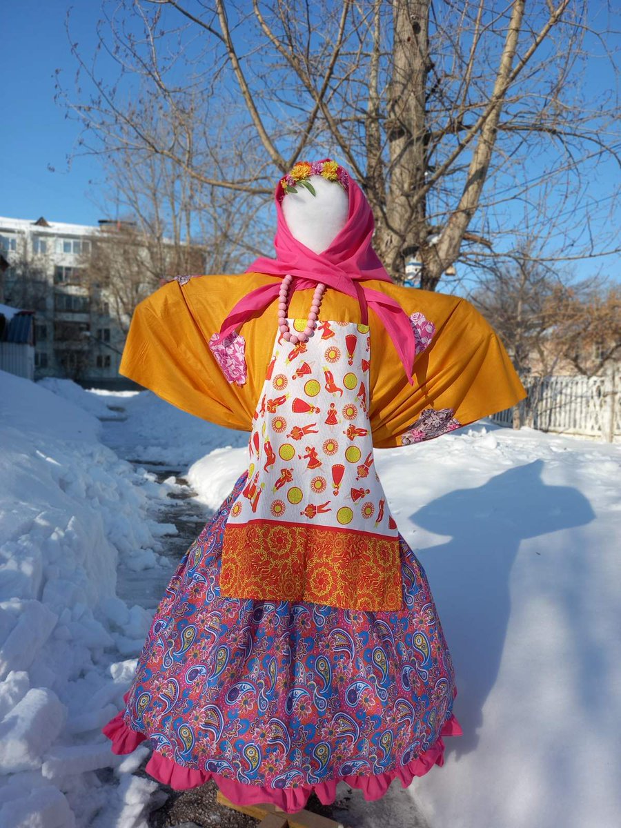 МБУ ДО"ЦДТ"Восход" принял участие в городском творческом  конкурсе по изготовлению Маслён в номинации"Соблюдение народных традиций обрядовой куклы".