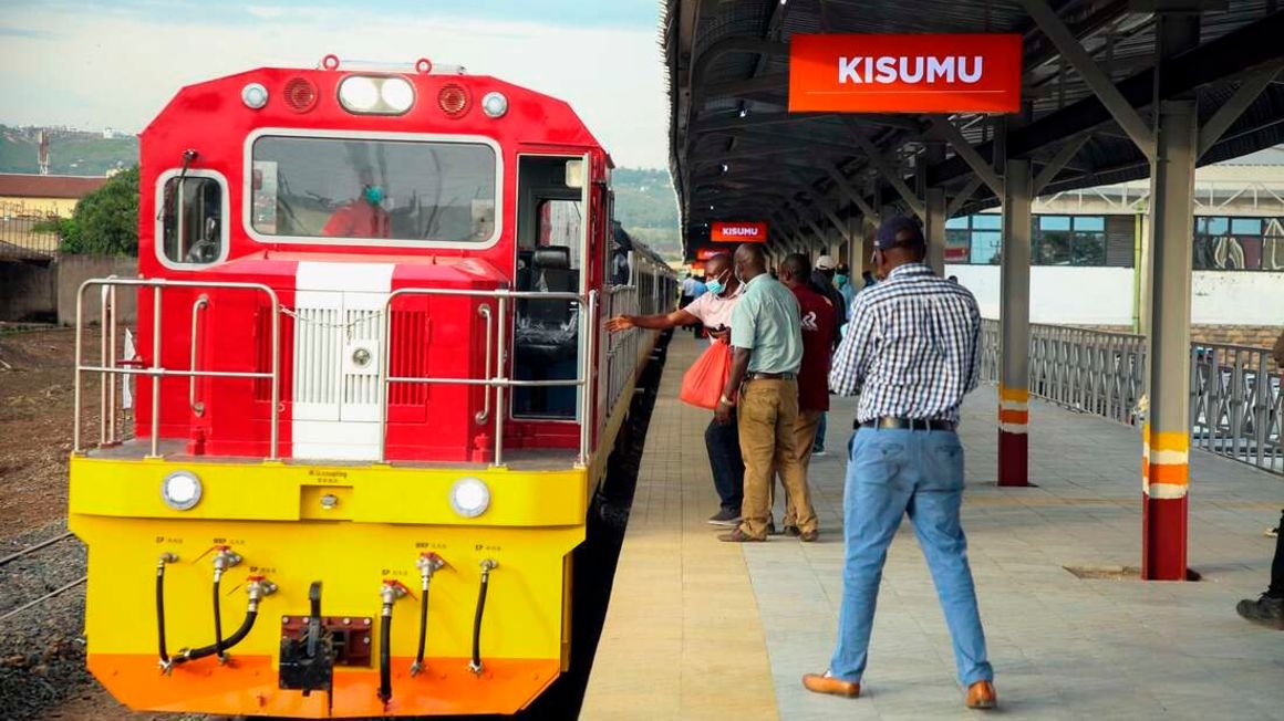 ntvkenya's tweet photo. Kenya Railways gets Sh300m to complete Kisumu-Butere line

https://t.co/nucbpFCZHi https://t.co/wpDjdvd9C8