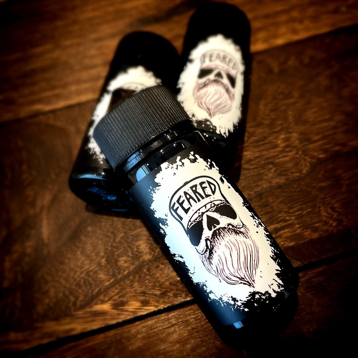 NS_P_V's tweet image. #Dripset の #FEARED が復活⁉️
2017年頃人気を博したリキッドで、その後残念ながらディスコンに。当初からの変更は、MaxVGから70:30へ仕様変更。フレーバーは、バニカス葉巻タバコ😍好きだった方にも、まだ見ぬ過去の逸品をお探しの方にも是非‼️
 #そろそろ吸いたいでしょこのリキッド ？ #VAPE #NSPV