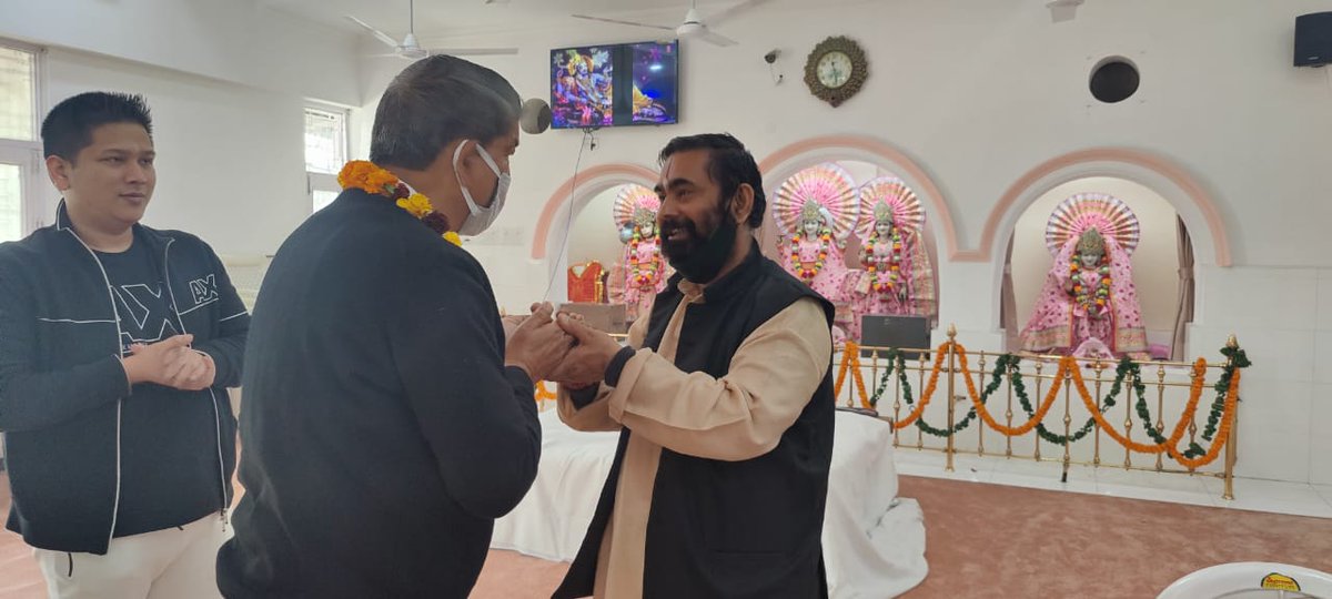 harishrawatcmuk's tweet photo. #जय_शिव_शंभू #ॐनमःशिवाय 
आज श्रीराम मंदिर दिल्ली में #महाशिवरात्रि के पावन अवसर पर पूजा-अर्चना की एवं जलाभिषेक किया। भगवान शिव हम सब पर अपना आशीर्वाद बनाए रखें। 
#Mahashivratri 
#MahaShivRatri2022 https://t.co/HuOHWr1Qwd
