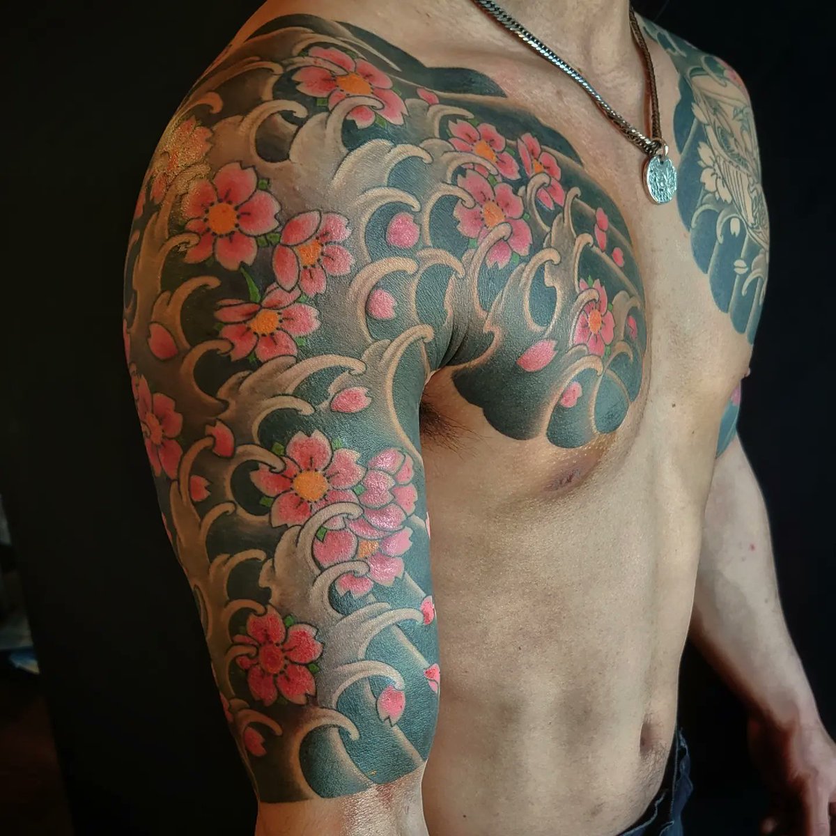 五分袖 #桜散らし #sleevetattoo LINE: @ blackeyes #武蔵梵天 #彫浅