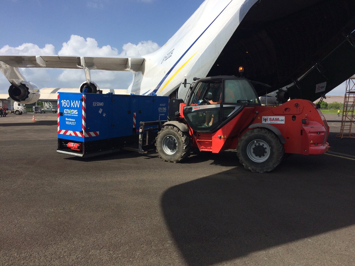 RCipolinPerso's tweet photo. @RTLFrance @RTLFrance ces Antonov sont des moyens essentiels pour premiers secours et aide d’urgence. Comment oublier que c’est un An-124 qui nous apporté en Guadeloupe des centaines de groupes électrogènes après #cycloneIrma https://t.co/iLMTBvz58F