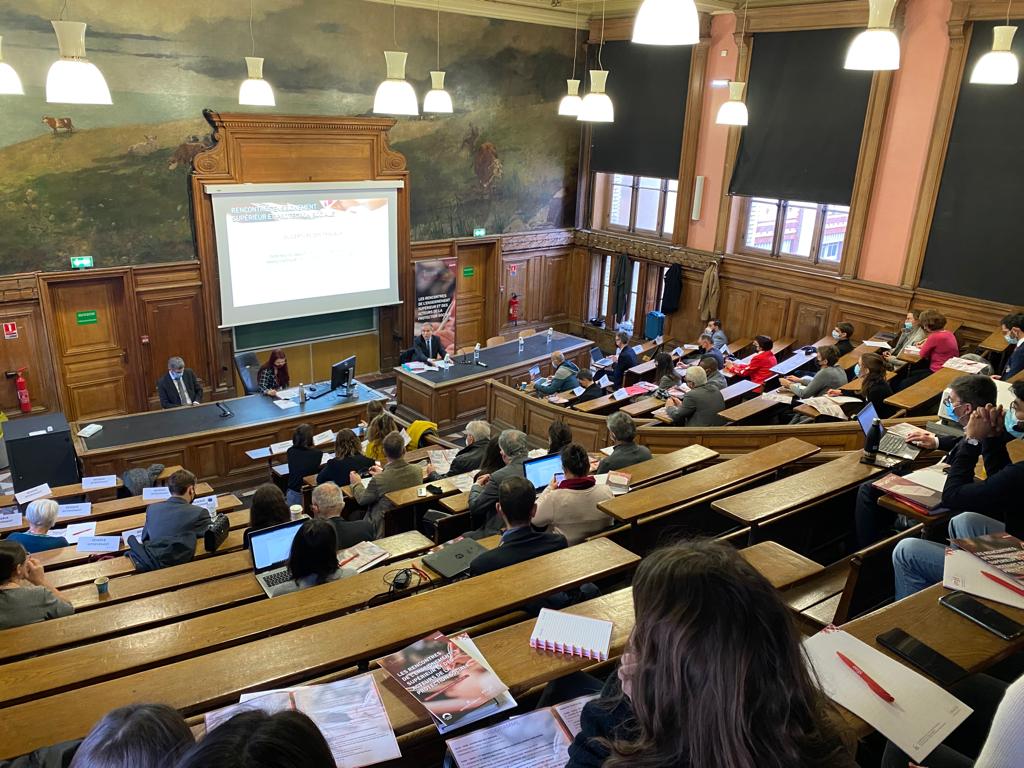EN3S_officiel's tweet photo. #Événement
📣Lancement des Rencontres de l’Enseignement Supérieur et de la Protection sociale (#RESUP) organisée en partenariat avec @SorbonneParis1
Ouverture des travaux par Francis Kessler, prof de droit privé et Dominique Libault, directeur général EN3S https://t.co/shxfTP27dJ https://t.co/Iy2pWACQZh
