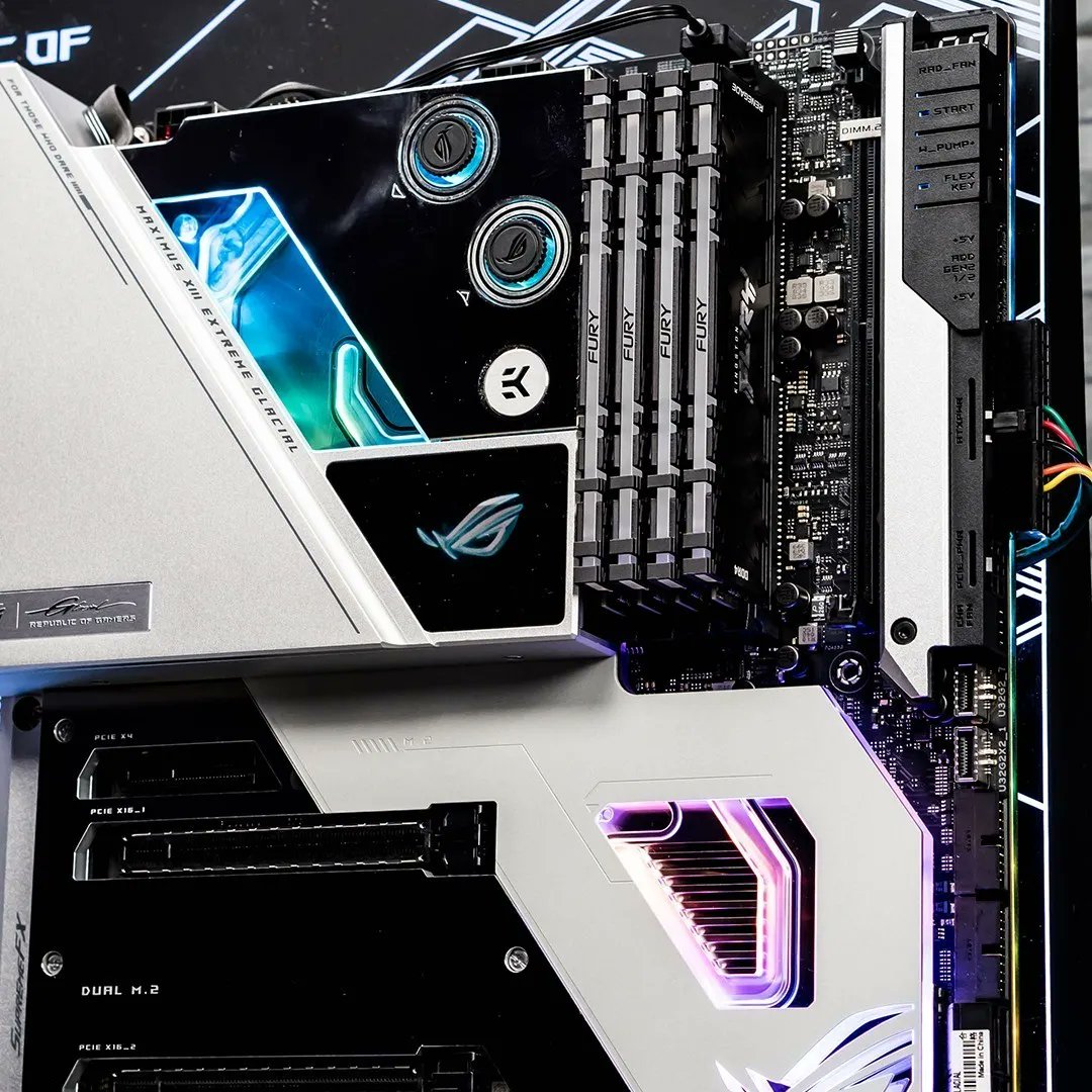 Fury Renegade DDR4, anakarta çok güzel uydu 🙌 Bu güzellikleri hangi renge ayarlardınız? #KingstonFURY