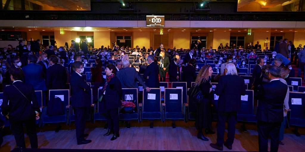 #EnDirect Le Palais Brongniart se remplit pour le #GrandOralPlacedelaSanté, où des candidats à l'élection #présidentielle2022 seront présents. Notre compte Twitter <a href="/mutualite_fr/">Mutualité Française</a> suivra l’événement toute la matinée