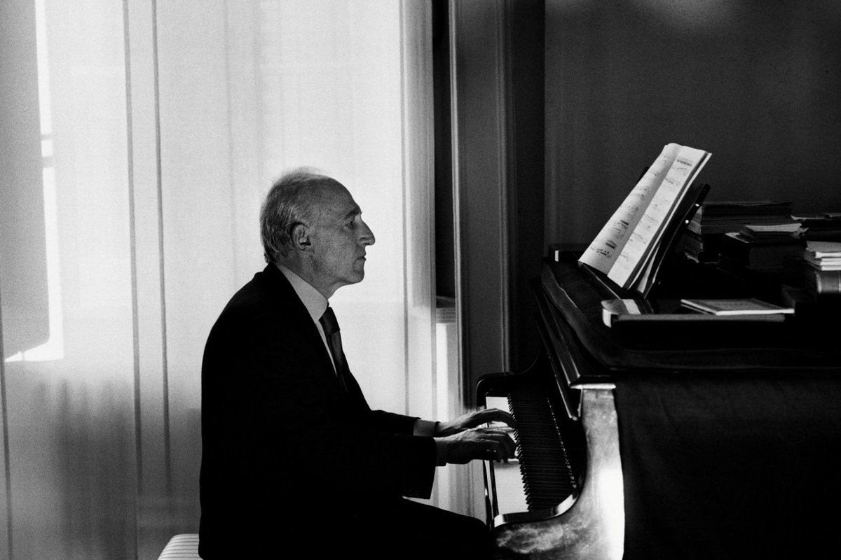 TONIGHT! Pollini’s 80th birthday celebration recital <a href="/southbankcentre/">Southbank Centre</a> brings together a personal selection of pieces by Schumann &amp; Chopin, beginning w/ Schumann’s Arabesque and Fantasie and followed by Chopin’s Mazurka, Sonata No.2, Berceuse, &amp; Polonaise. ow.ly/KCHa50I4aLS