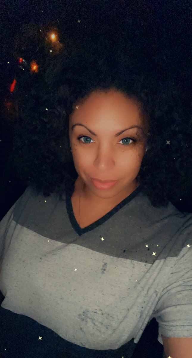 DouviaLiz's tweet photo. Out here enjoying the warm evening. The smell of the rain making it all the better. #PNW #firstwarmday #rainyday #pnwrain #naturalhair #naturalcurls #curls #ttdeyecolors #ttdeyecontacts https://t.co/hl8Pspd5SW