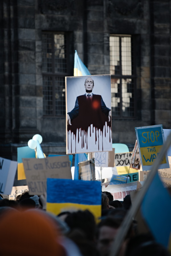 JordanSeneca2's tweet photo. Photos from Sunday's Ukraine solidarity protest in Amsterdam Dam Square 1/3

#russia
#ukraine
#RussiaUkraineWar
#amsterdam
#stopwar https://t.co/pCMQlmdFUT