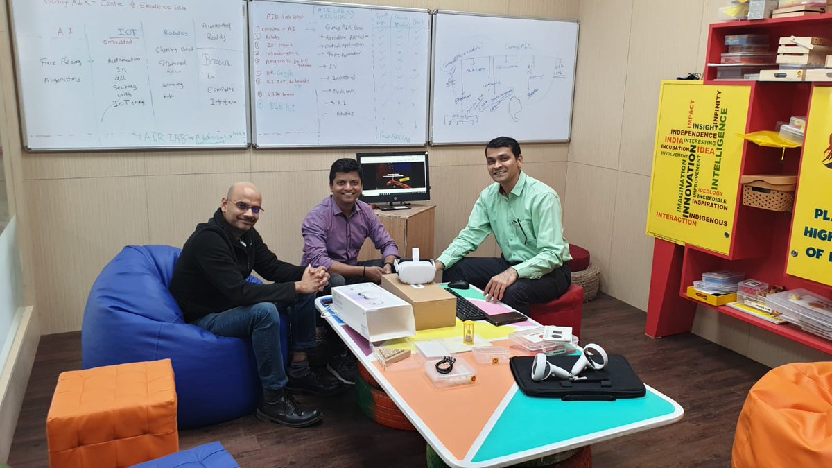 DEFTXR's tweet photo. Just another day when people experience DEFTXR - Medical Education through Virtual Reality.
Our Founder @DevoceanWarrior
Interacting with Symbiosis Center for Entrepreneurship and Innovation CEO Yogesh Brahmankar.
Happy Faces all around. https://t.co/MbcE3S4KeV