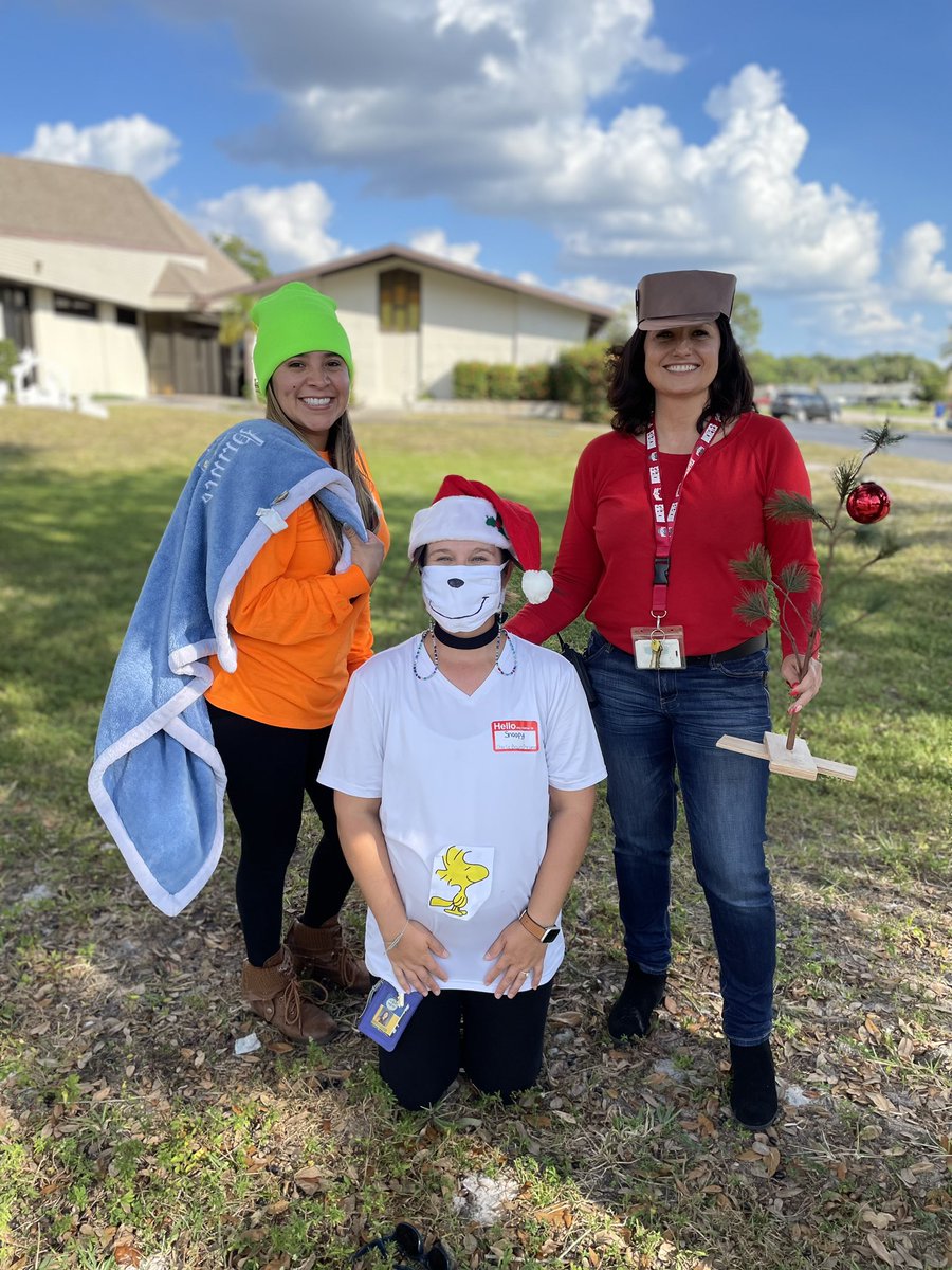 amymq1's tweet photo. Teaching is so much fun! #TEACHers #teacher #teaching #drsuess #charliebrown #winniethepooh #crayonboxthattalked #characterdevelopment #character #characterday https://t.co/Jw2WNsYmX1