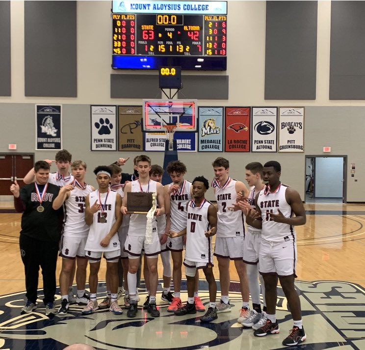 Congratulations to <a href="/StateHighHoops/">SC Basketball</a> on a fantastic performance tonight, and grabbing some hardware to bring back to SC! 2022 District 6 champs🦁🏀🏆