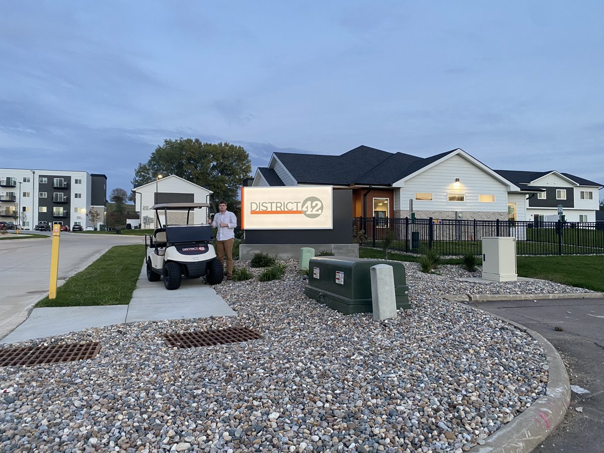 MsideBUSN's tweet photo. INTERN ALERT!
Nate Meierotto, a Business Administration major, is an intern at District 42. His main objectives are learning as much about property management as possible and gearing up for the upcoming leasing season. #msideisthebestside #msideexperience https://t.co/sK0KrZSjkq