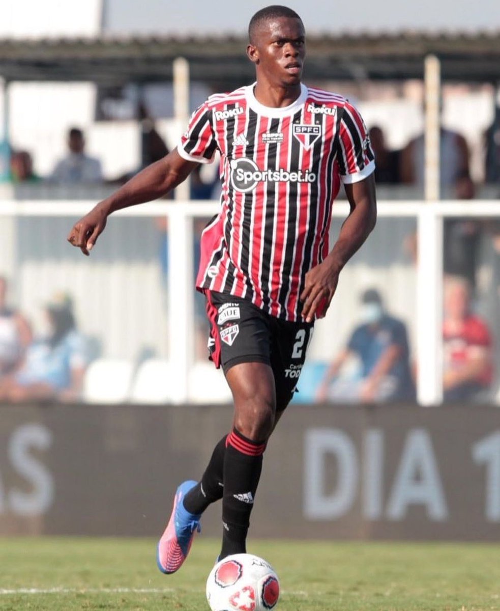 Actverdiblanca's tweet photo. #ExCali
Nuestro campeón y referente Andrés Colorado debutó hoy con el Sao Paulo en el triunfo ante Água Santa por el Paulista 🇧🇷
El volante vallecaucano ingresó a los 71 minutos ⏰ y entregó correctamente todos sus pases.
¡Mucha suerte en esta nueva etapa, 'Colo'! 💚
#VamosCali https://t.co/VmdGsRrOXd